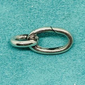 T&Co. • Sterling Silver Oval Clasping Link for Charm Bracelet